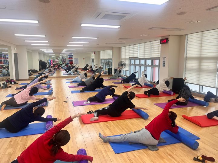 [인천=뉴시스] 인천 남동구, 맞춤형 생활체육무료교실 운영 모습. (사진=남동구 제공) 2025.01.17. photo@newsis.com *재판매 및 DB 금지