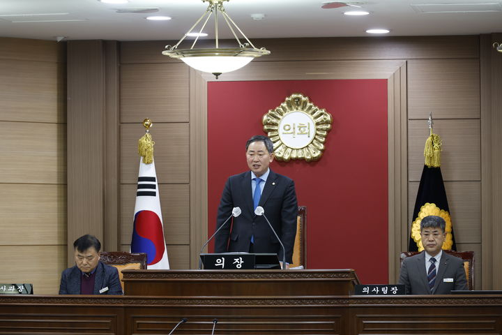 [임실=뉴시스] 17일 열린 임실군의회 제343회 임시회 제1차 본회의, 장종민 의장이 회의를 진행하고 있다. *재판매 및 DB 금지