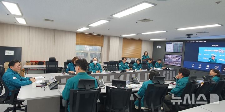 [안양=뉴시스] 안양시는 최근 김능식 부시장 주재로 '설 연휴 안전관리 대책회의'를 열었다. (사진=안양시 제공). 2025.01.17. photo@newsis.com 