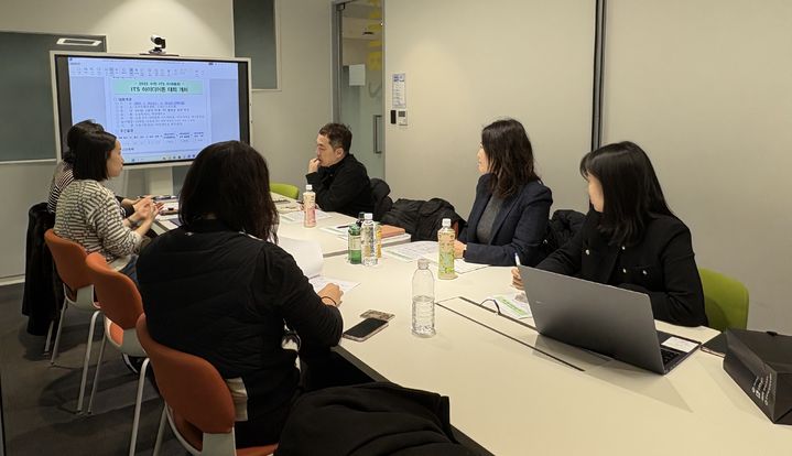 [수원=뉴시스] ITS 아이디어톤 대회 운영 준비 회의. (사진=수원시 제공) 2025.01.17. photo@newsis.com *재판매 및 DB 금지
