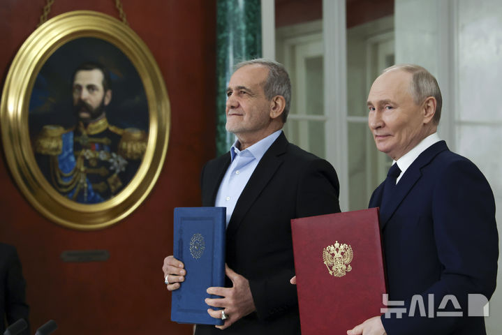 푸틴 "하메네이 사망에 깊은 애도…국제법 노골적 위반"