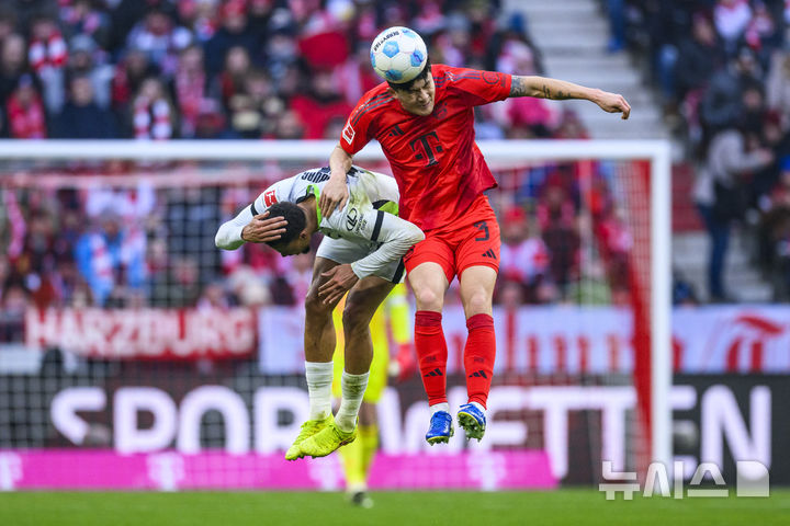 [뮌헨=AP/뉴시스]바이에른 뮌헨 수비수 김민재. 2025.01.18.