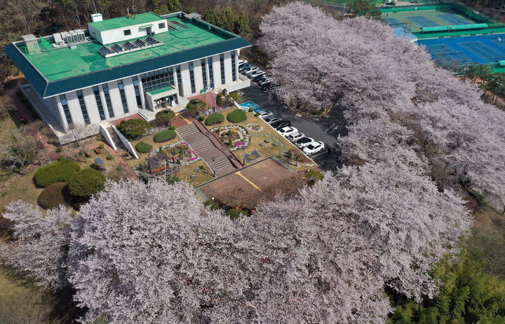 [진주=뉴시스]진주시립 연암도서관 전경.(사진=진주시제공).2025.01.19.photo@newsis.com *재판매 및 DB 금지