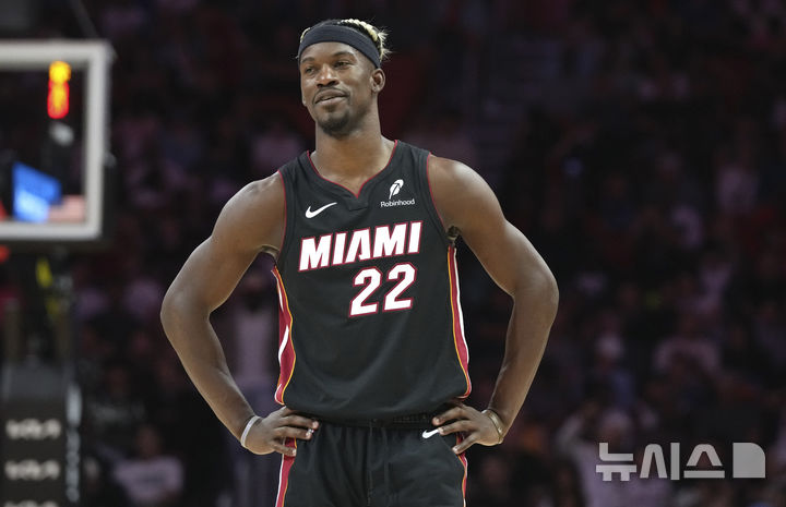 [마이애미=AP/뉴시스] 미국프로농구(NBA) 골든스테이트 워리어스 입단을 앞둔 지미 버틀러. 2025. 1. 19.