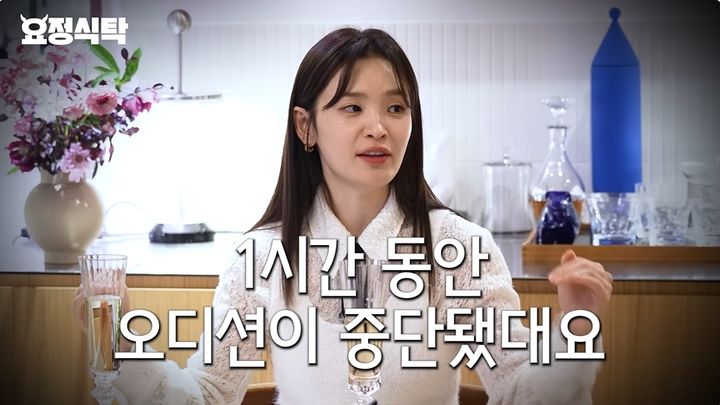 [서울=뉴시스] 배우 전미도가 19일 유튜브 채널 '요정재형'에서 tvN 드라마 '슬기로운 의사생활' 캐스팅 비화를 밝혔다. (사진=유튜브 채널 '요정재형' 화면 캡처) 2025.01.20 photo@newsis.com *재판매 및 DB 금지