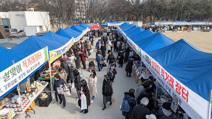 [서울=뉴시스] 양천구, 지난해 설맞이 직거래장터 전경. 2025.01.20. (사진=양천구 제공) *재판매 및 DB 금지