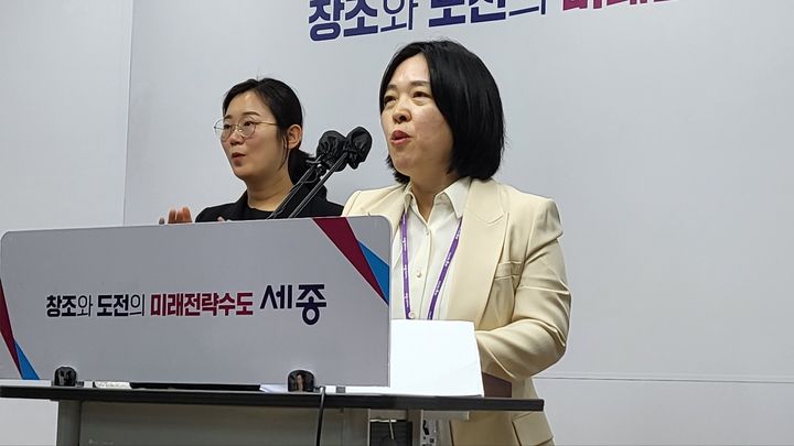 [세종=뉴시스] 송승화 기자 = 20일 세종시 보람동 세종시청에서 업무 계획 설명하는 이영옥 보건복지국장. 2025.01.20.song1007@newsis.com. *재판매 및 DB 금지
