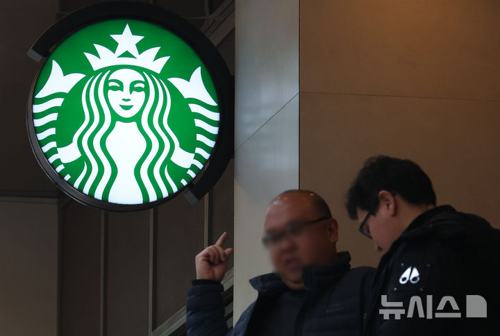 스타벅스, 실적부진에 관리직 1100명 감원…역대급 구조조정