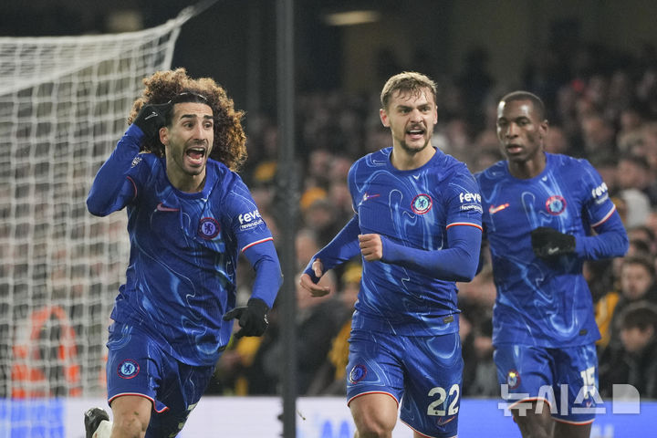 [런던=AP/뉴시스] 잉글랜드 프로축구 프리미어리그(EPL) 첼시의 마크 쿠쿠렐라(왼쪽). 2025. 1. 20.