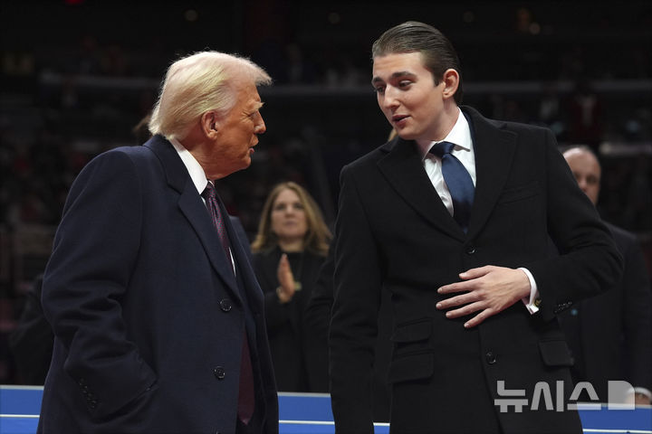 트럼프 막내 아들 배런, 영상통화 중 여자 친구 폭행 신고 목숨 구해