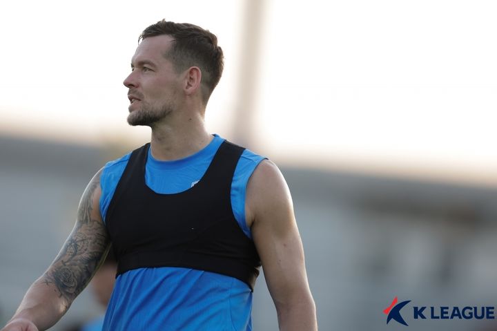 [서울=뉴시스] 프로축구 K리그2 수원 삼성에 입단한 일류첸코. (사진=한국프로축구연맹 제공) *재판매 및 DB 금지