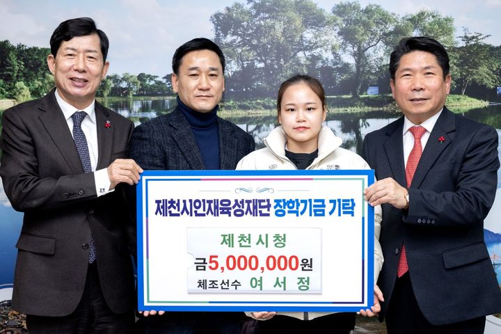 장학금 기탁하는 체조요정 여서정 *재판매 및 DB 금지