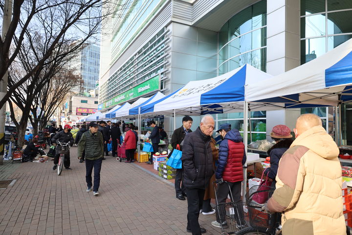 [대구=뉴시스] 대구농협, 설 맞이 고향사랑 직거래장터 개장. (사진=대구농협 제공) photo@newsis.com *재판매 및 DB 금지