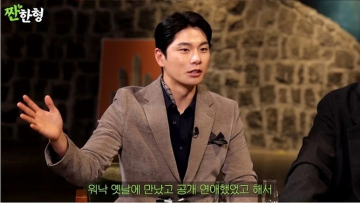 [서울=뉴시스] 배우 이이경이 20일 오후 유튜브 채널 '짠한형 신동엽'에 출연해 지난달 한 시상식에서 전 연인 정인선을 언급한 이유를 밝혔다. (사진='짠한형 신동엽' 유튜브 채널 화면 캡처) 2025.01.21 photo@newsis.com *재판매 및 DB 금지