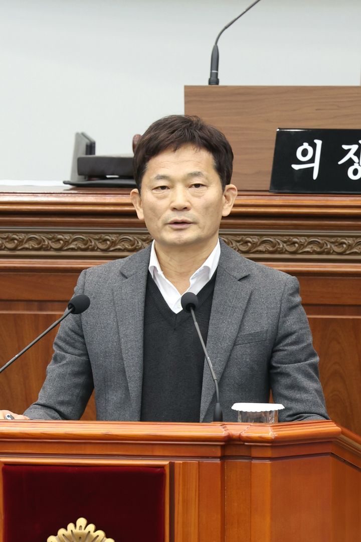[창원=뉴시스] 강경국 기자 = 박해정 경남 창원시의원이 21일 열린 제140회 임시회 제2차 본회의에서 5분 발언을 하고 있다. (사진=창원시의회 제공). 2025.01.21. photo@newsis.com *재판매 및 DB 금지