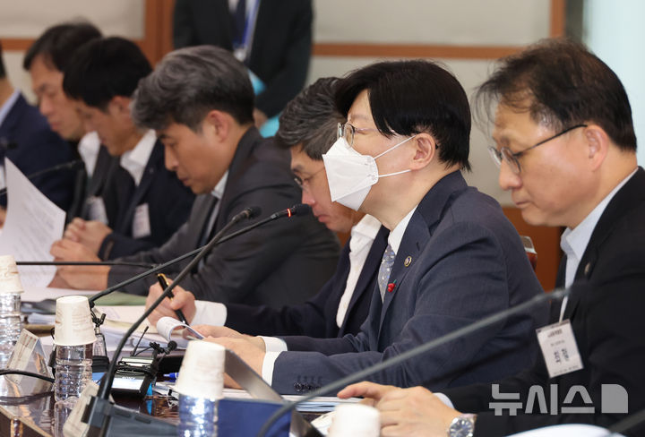 보험업계 판도 변화 예고! 금융당국, 보험개혁 종합방안 74개 과제 집중 추진