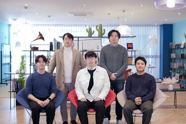 [울산=뉴시스] 구미현 기자 = UNIST 연구진. 사진 왼쪽부터 강세병 교수, 주진명 교수, 구용회 연구원, 엄수민 연구원, 노영진 연구원. photo@newsis.com *재판매 및 DB 금지