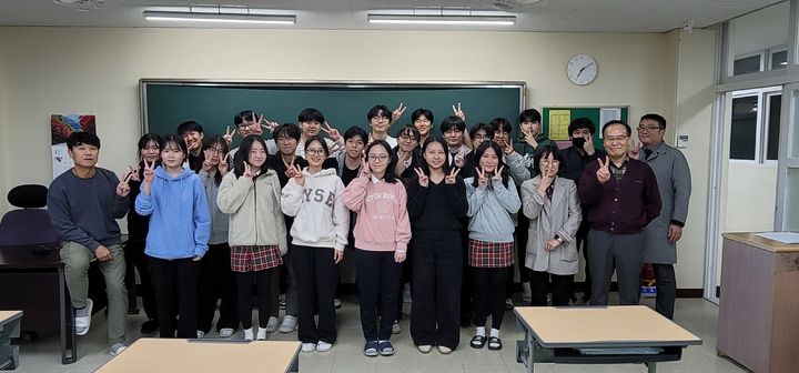 [산청=뉴시스] 산청군청 산청군 우정학사 학생 *재판매 및 DB 금지 *재판매 및 DB 금지