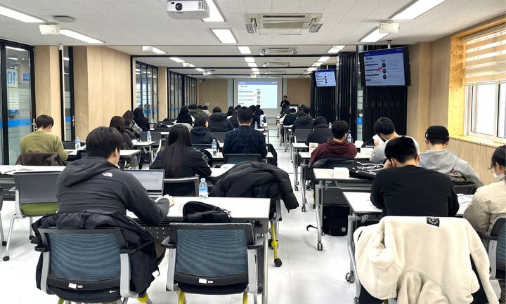 [대전=뉴시스] 충남대 '글로벌 ESG 인력 양성 교육' 모습. (사진=충남대 제공) 2025.01.22. photo.newsis.com *재판매 및 DB 금지