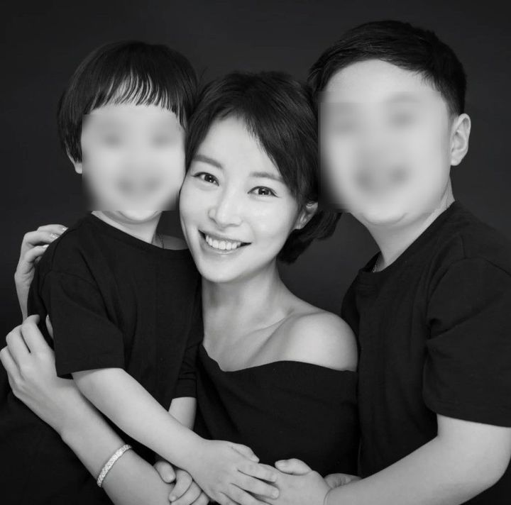 황정음이 공개한 가족 관련 이미지
