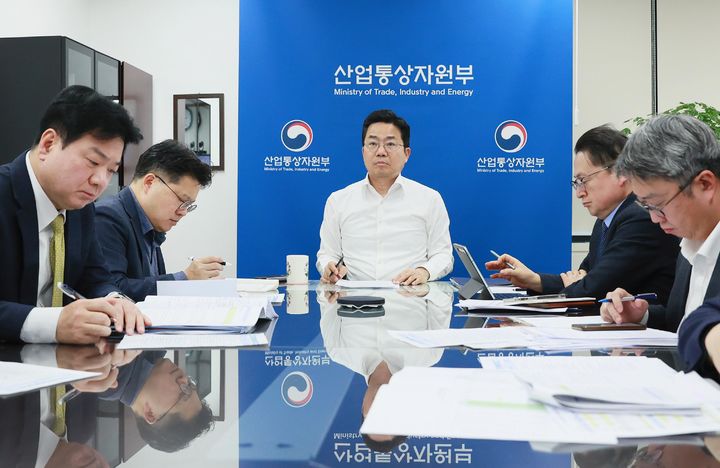 [서울=뉴시스] 박성택 산업통상자원부 1차관이 22일 서울 종로구 정부서울청사에서 2025년 1월 품목별 수출동향 점검회의를 주재하고 있다. (사진=산업통상자원부 제공) 2025.01.22. photo@newsis.com *재판매 및 DB 금지