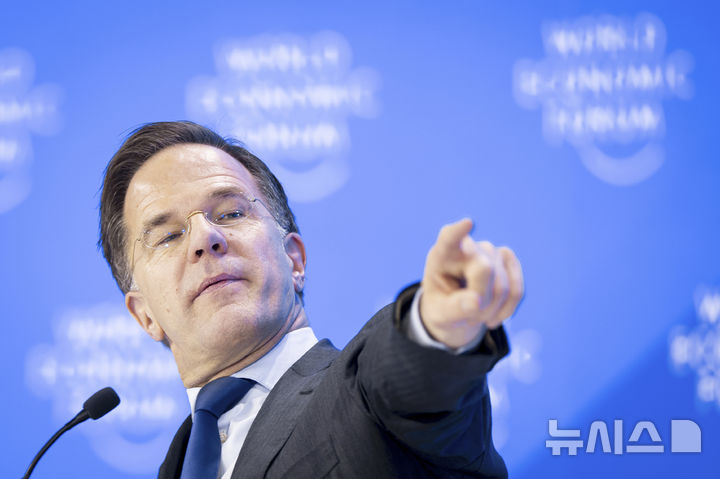 [다보스=AP/뉴시스] 마르크 뤼터 북대서양조약기구(NATO·나토) 사무총장이 지난달 23일 스위스 다보스에서 열린 제55차 세계경제포럼(WEF) 연례총회에 참석한 모습. 2025,02.14.