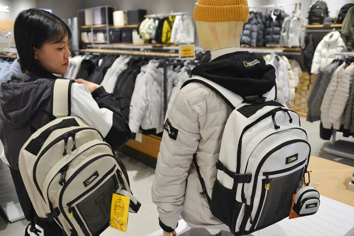 [부산=뉴시스] 롯데아울렛 동부산·김해점은 이번 설 연휴 기간 인기 상품 할인 판매, 지역 상생 이벤트 등 다양한 행사를 진행한다고 23일 밝혔다. (사진=롯데아울렛 제공) 2025.01.23. photo@newsis.com *재판매 및 DB 금지