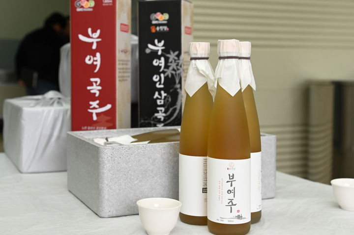 [부여=뉴시스] 부여군 양화면의 전통주 제조업체인 송진당 제조 전통주. (사진= 부여군 제공) *재판매 및 DB 금지