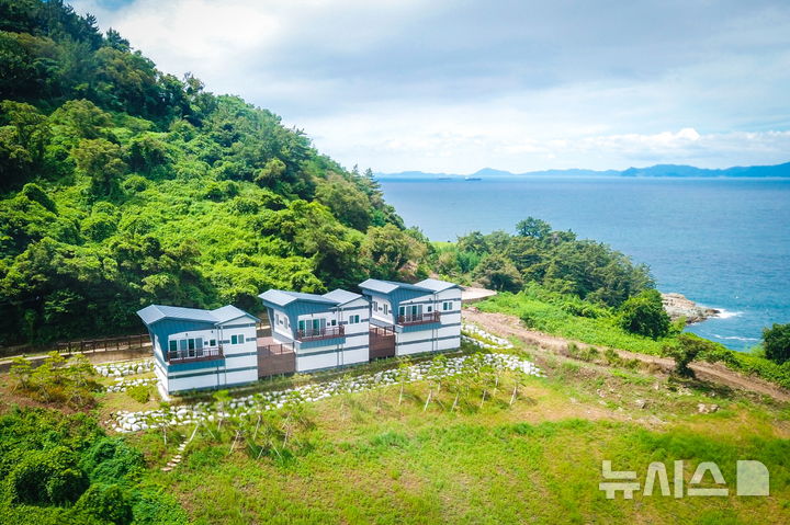 [남해=뉴시스] 차용현 기자 = 경남 남해군 소재 노도 문학의 섬 작가창작실 전경. 2025.01.23.(사진=남해군 제공)photo@newsis.com