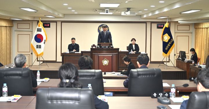 [대전=뉴시스] 조명휘 기자 = 대전 중구의회가 23일 제264회 임시회 제2차 본회의를 열어 안건을 심의·의결하고 있다. (사진= 중구의회 제공) 2025.01.23. photo@newsis.com *재판매 및 DB 금지