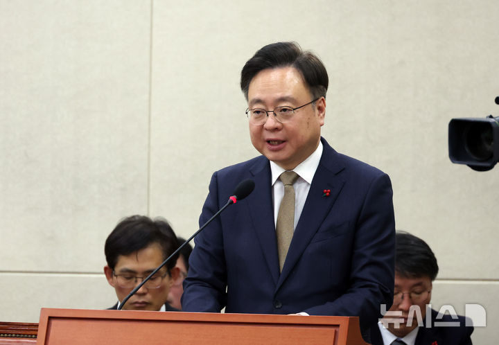 [서울=뉴시스] 고승민 기자 = 조규홍 보건복지부 장관이 지난달 23일 서울 여의도 국회에서 열린 제421회 국회(임시회) 보건복지위원회 제1차 전체회의에서 발언하고 있는 모습. 2025.01.23. kkssmm99@newsis.com