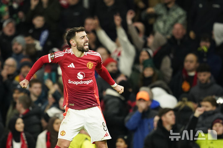 [맨체스터=AP/뉴시스] 잉글랜드 프로축구 프리미어리그(EPL) 맨체스터 유나이티드의 브루노 페르난데스. 2025. 1. 23.