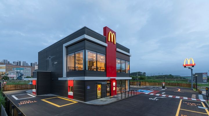 탠덤 DT와 하이패스 결제 시스템이 모두 적용된 맥도날드 여주DT점 전경.(사진=한국맥도날드 제공) *재판매 및 DB 금지