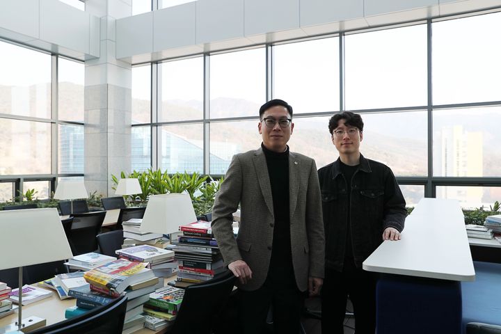 [대구=뉴시스] (왼쪽부터)DGIST 전기전자컴퓨터공학과 박경준 교수, 박형석 박사과정생. (사진=DGIST 제공) photo@newsis.com *재판매 및 DB 금지