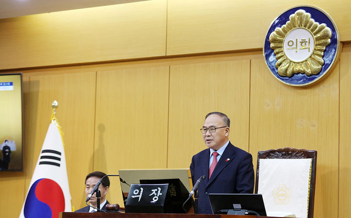 [서산=뉴시스] 조동식 서산시의회 의장이 24일 본회의장에서 열린 제301회 임시회 제4차 본회의에서 발언을 하고 있다. (사진=서산시의회 제공) 2024.01.24. photo@newsis.com *재판매 및 DB 금지