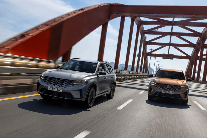 [서울=뉴시스] 르노코리아 '뉴 르노 그랑 콜레오스' 주행 모습. (사진=르노코리아 제공) 2025.01.24 photo@newsis.com *재판매 및 DB 금지