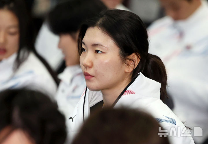 [서울=뉴시스] 홍효식 기자 = 쇼트트랙 심석희가 24일 오후 서울 송파구 올림픽파크텔에서 열린 2025 하얼빈 동계아시안게임 선수단 결단식에 참석해 있다. 2025.01.24. yesphoto@newsis.com