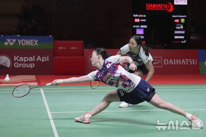 [자카르타=AP/뉴시스] 배드민턴 김혜정(앞)-공희용 조. 2025.01.25.