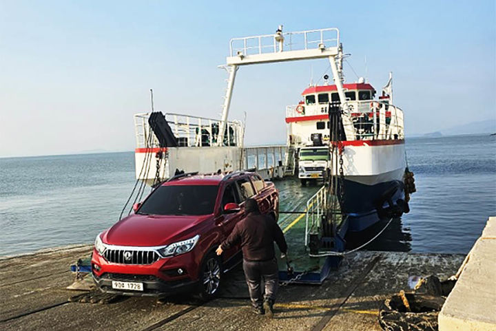 [신안=뉴시스]신안군 공영여객선. (사진=신안군 제공) 2025.01.25. photo@newsis.com *재판매 및 DB 금지