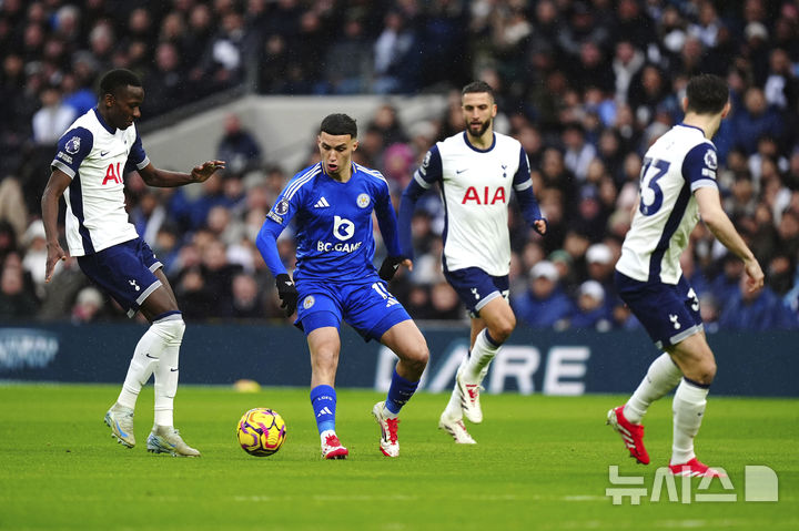 [런던=AP/뉴시스]레스터시티 공격수 엘 칸누스. 2025.01.26.