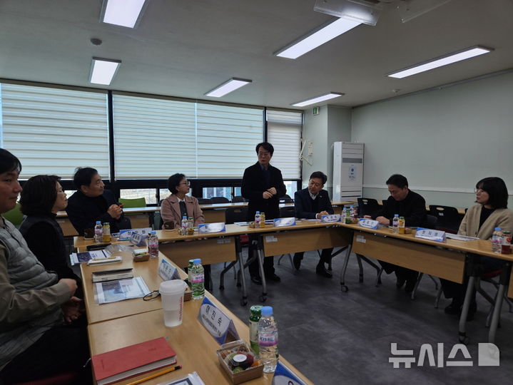 [시흥=뉴시스] 사회적경제지원센터 세부 운영계획 간담회 개최 현장. (사진=시흥시 제공). *재판매 및 DB 금지