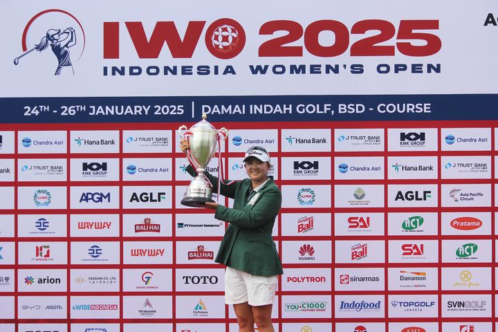 [서울=뉴시스]2025시즌 KLPGA 2부 투어 개막전서 우승한 황유나. (사진=KLPGA 2025 드림투어 인도네시아 여자오픈 대회 조직 위원회 제공)