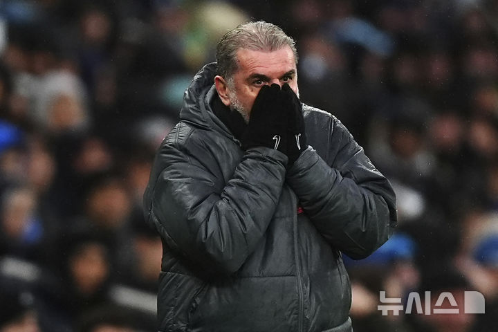 [런던=AP/뉴시스]토트넘 포스테코글루 감독. 2025.01.26.