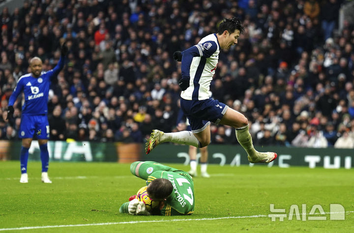 [런던=AP/뉴시스]토트넘 손흥민 레스터전 침묵. 2025.01.26.