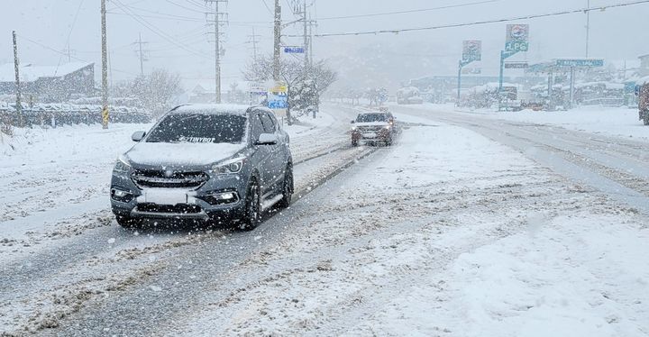 중앙고속도로 남제천IC 인근 도로서 서행하는 귀성차량 *재판매 및 DB 금지