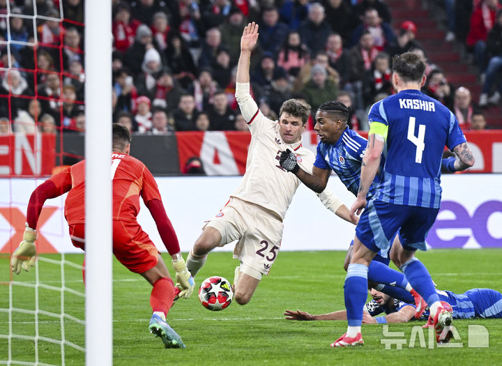 [뮌헨=AP/뉴시스]뮌헨, 완승에도 UCL 16강 직행 실패. 2025.01.29.