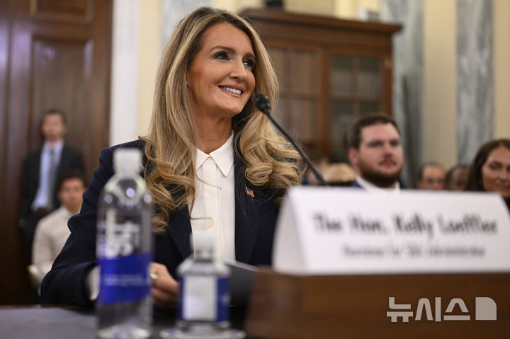 [워싱턴=AP/뉴시스]도널드 트럼프 미국 행정부가 외국인 참여 중소기업에 대한 정책 대출을 차단하기로 했다. 사진은 켈리 레플러 중소기업청(SBA) 청장. 2026.02.04.