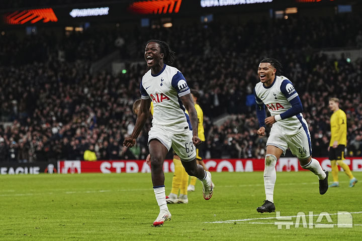 [런던=AP/뉴시스]토트넘 아자이의 추가골. 2025.01.30.