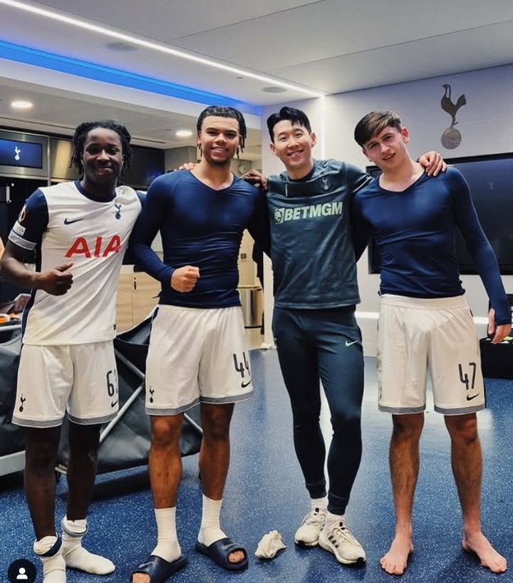 [서울=뉴시스]토트넘 손흥민과 영건 3인방. (사진=손흥민 소셜미디어 캡처) 2025.01.31. photo@newsis.com *재판매 및 DB 금지