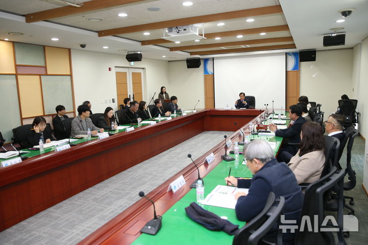 [완주=뉴시스] 2025년 완주와일드푸드축제 추진위원회 회의 모습. *재판매 및 DB 금지